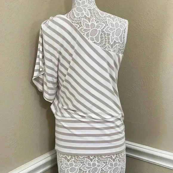 💛 White House Black Market top - Picture 3 of 9